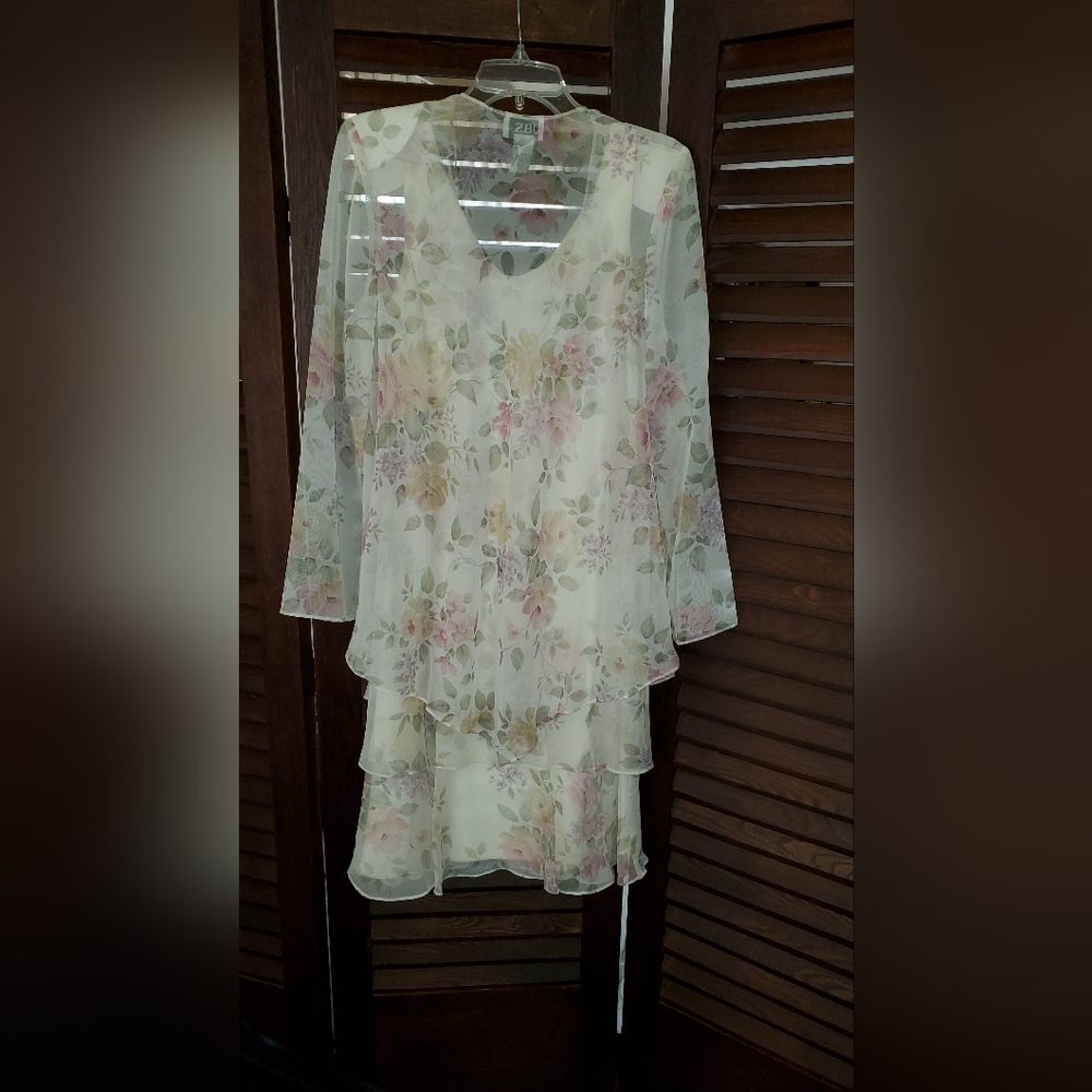 Ladies Two-Piece Floral Fluted Dress